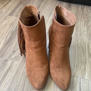 Women 5.5 booties